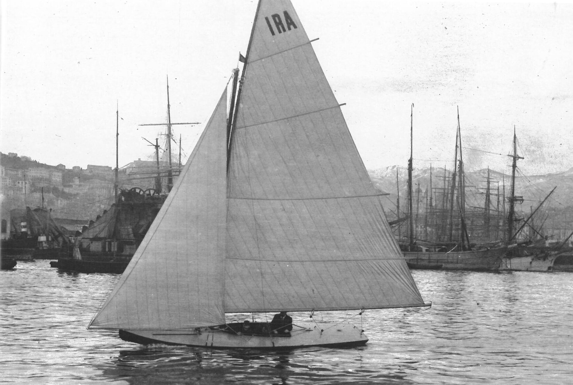 1905 - Ira, yacht a vela in navigazione